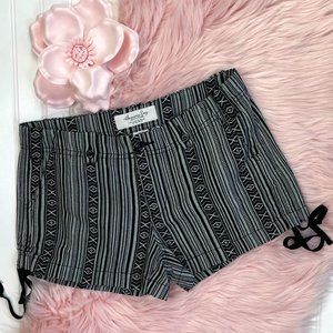 American Rag Black & White Geometric print shorts